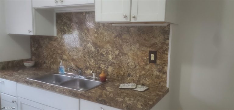 21971 Crystal Avenue, Euclid, OH - Photo 5