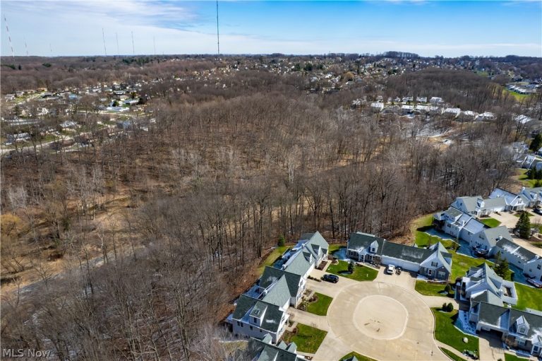 7770 Arbor Way, Parma, OH - Photo 4