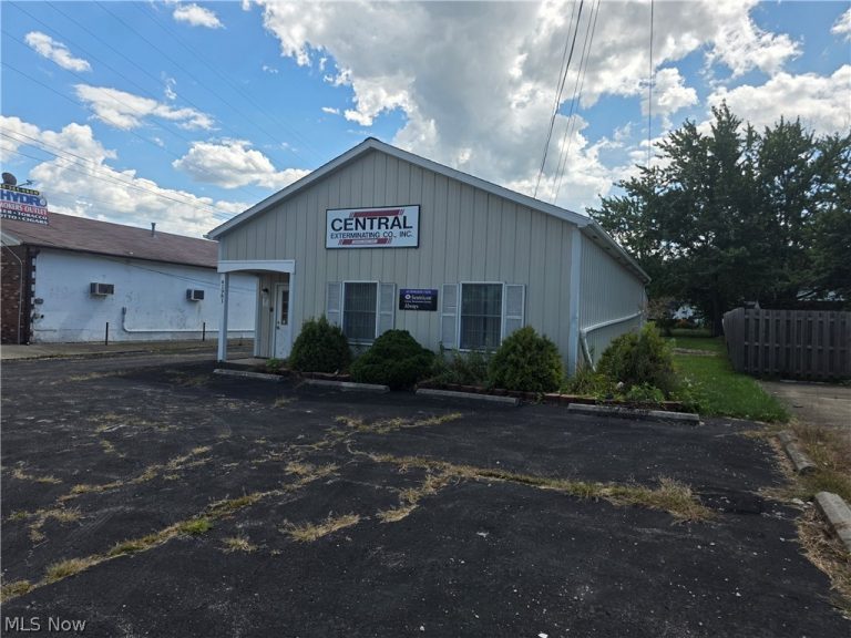 41981 Ridge Road, Elyria, OH - Photo 2