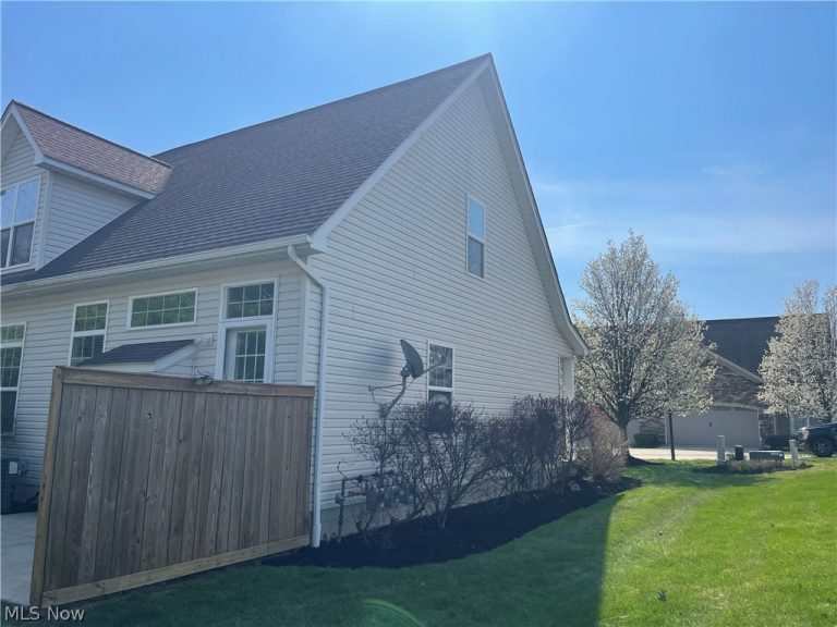 10945 Rocky Ledge Lane, Painesville, OH - Photo 2