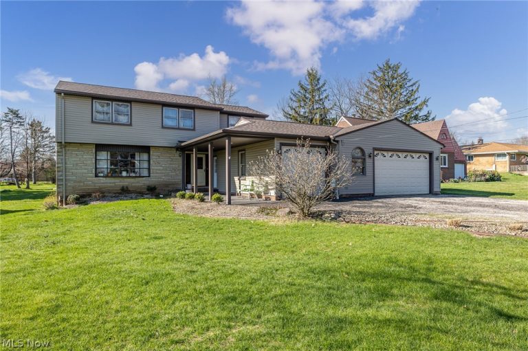 490 Mapleview Drive, Seven Hills, OH - Photo 2