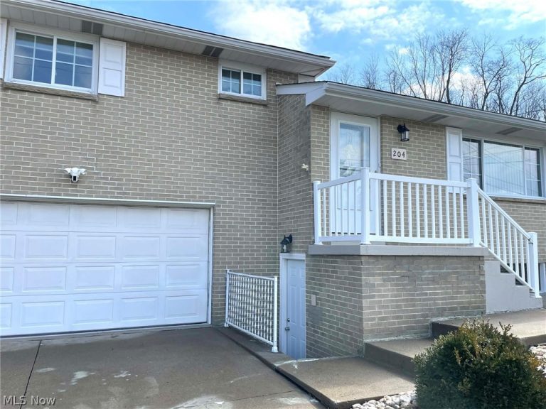 204 May Lane, Wintersville, OH - Photo 2