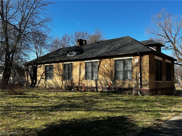 1075 74th Street, Cleveland, OH - Photo 4