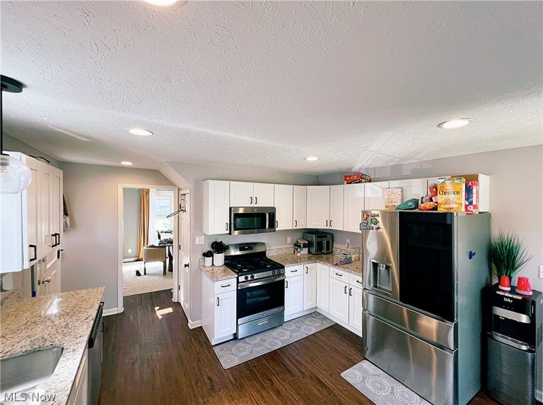 25291 Chatworth Drive, Euclid, OH - Photo 6