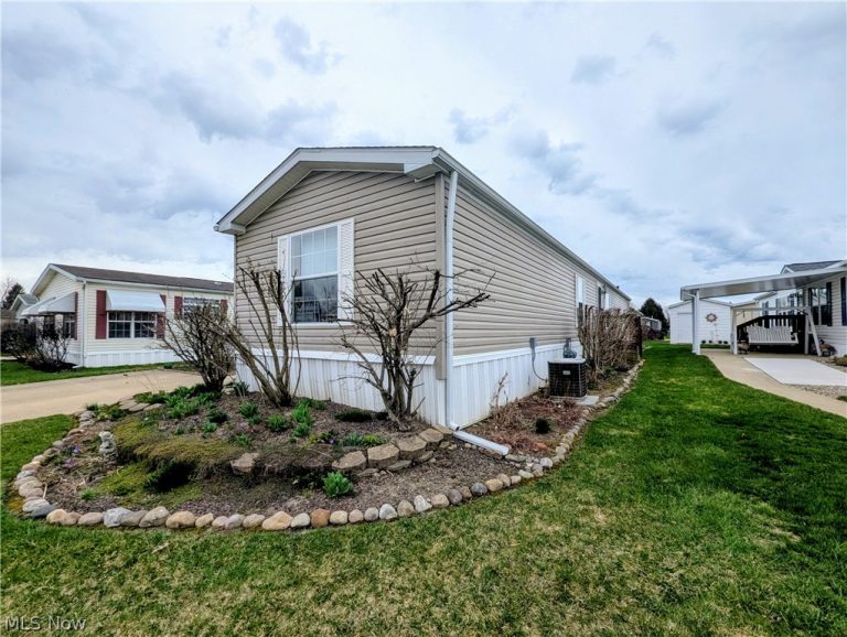 592 Sandtrap Circle, Painesville, OH - Photo 3
