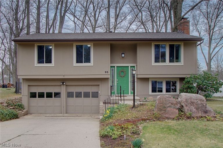 95 Oakhurst Drive, Munroe Falls, OH - Photo 2