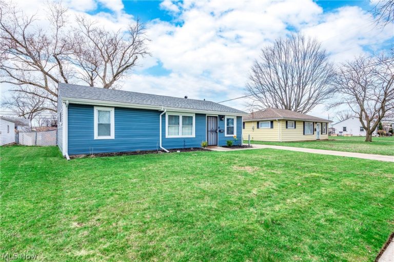 572 Bell Avenue, Elyria, OH - Photo 2