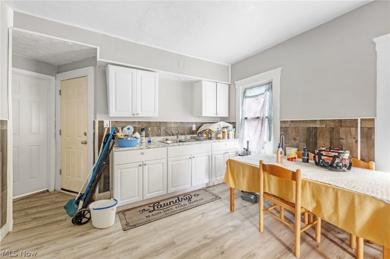 16118 Arcade Avenue, Cleveland, OH - Photo 6