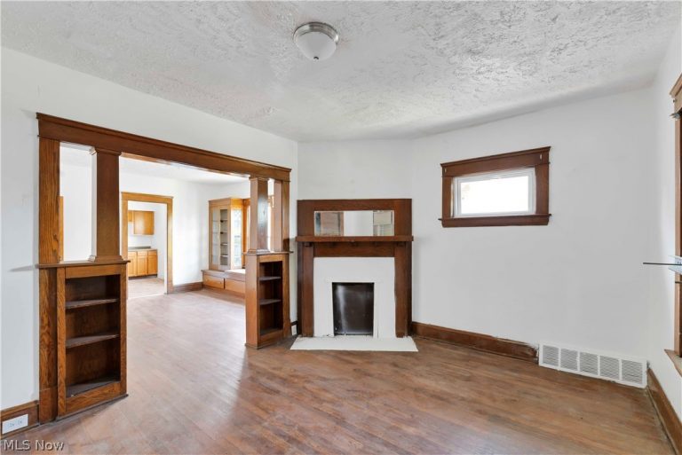 851 Paxton Road, Cleveland, OH - Photo 3