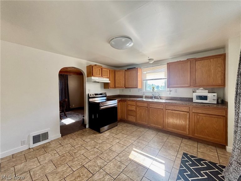 8454 Windham Street, Garrettsville, OH - Photo 3