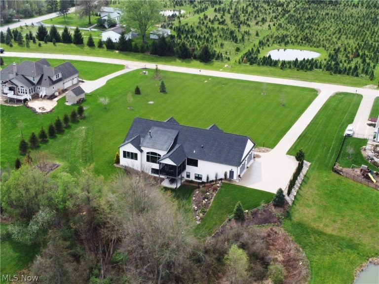 2989 Blakeslee Boulevard, Medina, OH - Photo 3