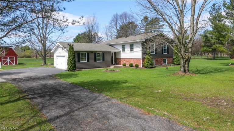 16130 Lucky Bell Lane, Newbury, OH - Photo 2