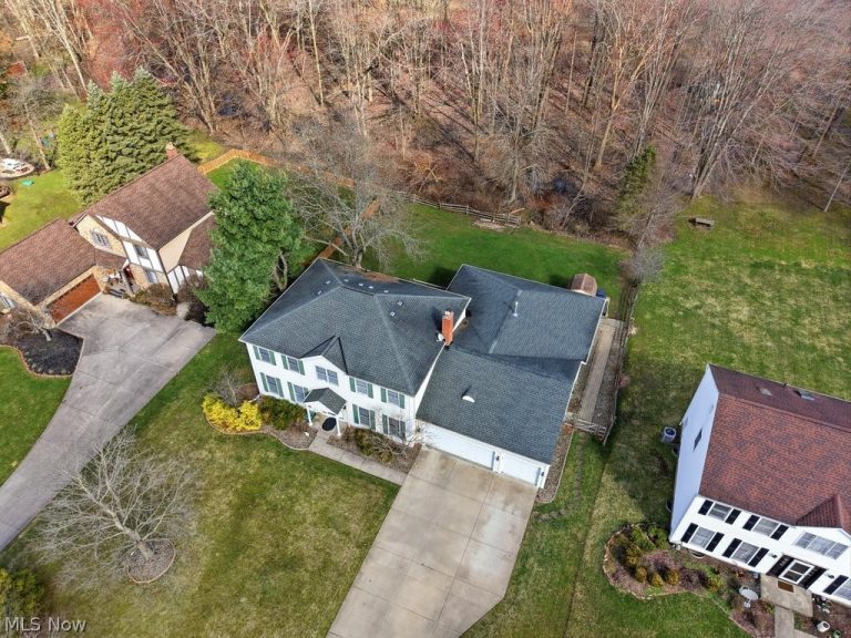 34603 Bramble Lane, Solon, OH - Photo 8