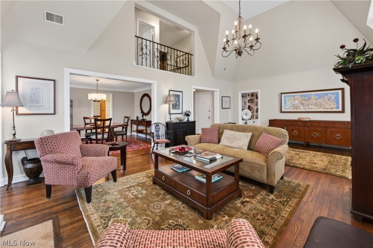 2808 Van Aken Boulevard #3, Cleveland, OH - Photo 2