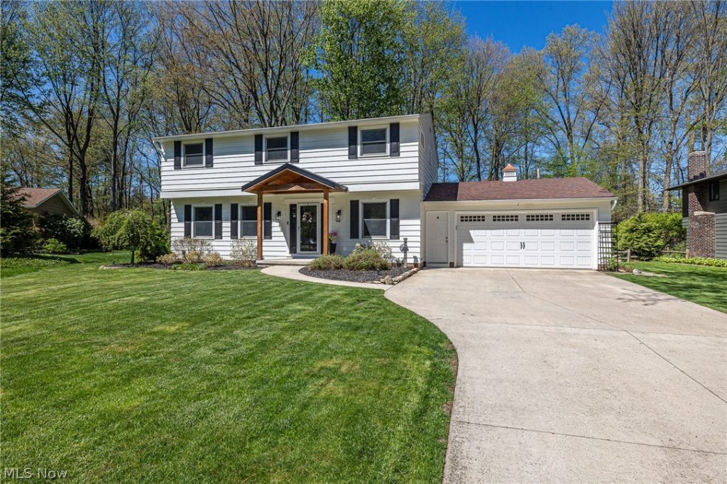 27446 Benwood Circle, North Olmsted, OH