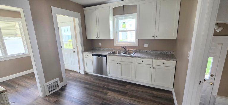 1017 Clinton Avenue, Canton, OH - Photo 6