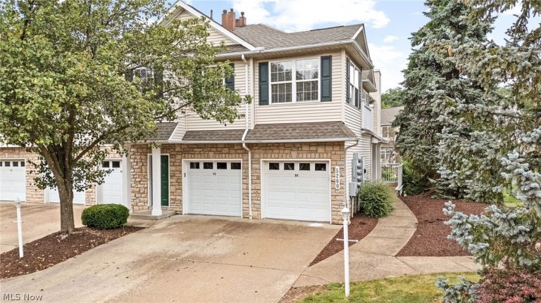 5200 Heather Field Circle #C2, Parma, OH - Photo 3
