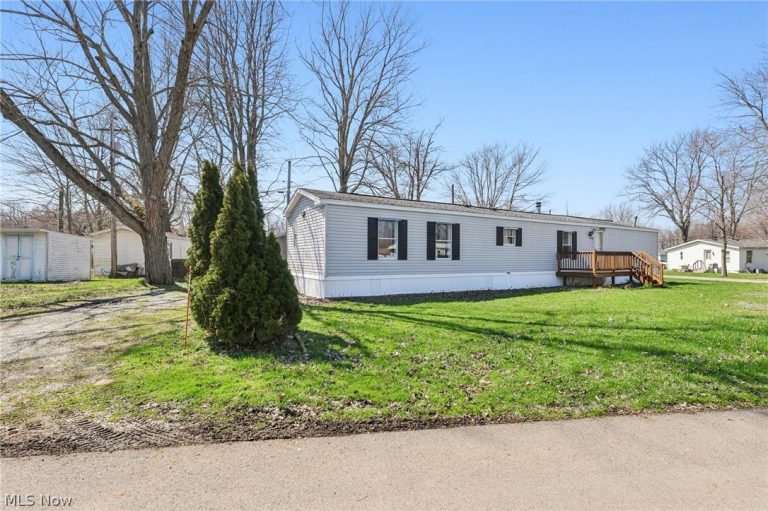 6800 Lake Road #21, Geneva, OH - Photo 2