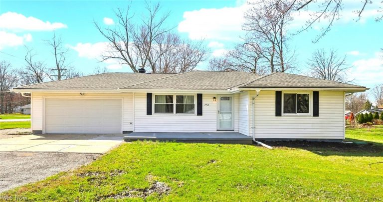 7412 Hopkins Road, Mentor, OH - Photo 2