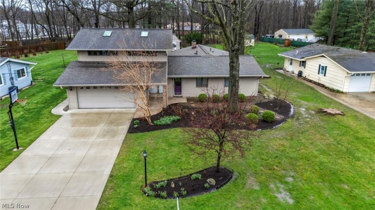 24783 Riverview Drive, Columbia Station, OH - Photo 4