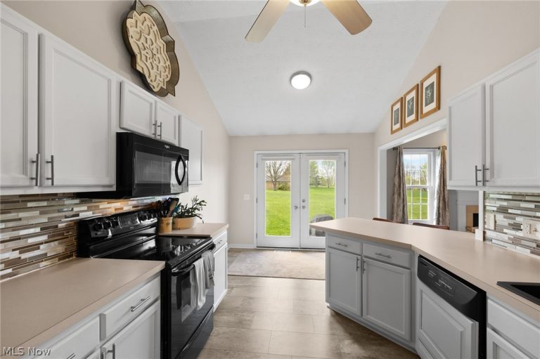 7287 Meadowhaven Drive, Chippewa Lake, OH - Photo 4
