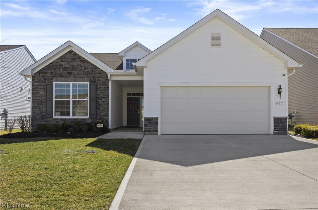 605 Cedar Crest Drive, Elyria, OH