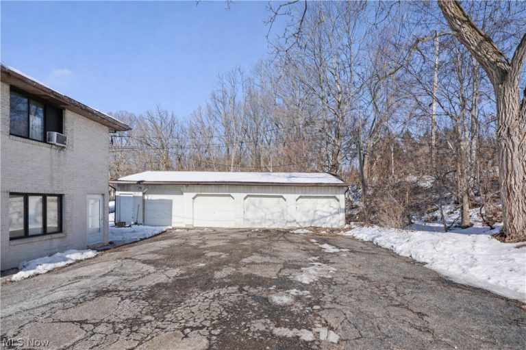 12445 Cleveland Avenue, Uniontown, OH - Photo 2