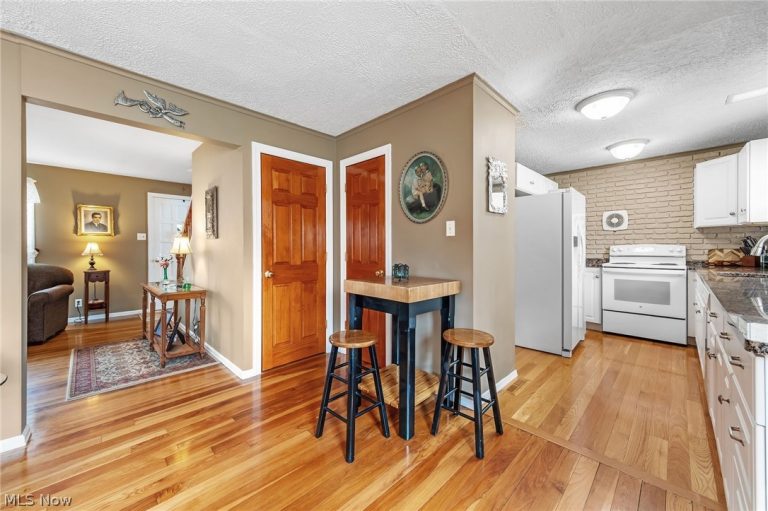 880 Markham Avenue, Cuyahoga Falls, OH - Photo 8