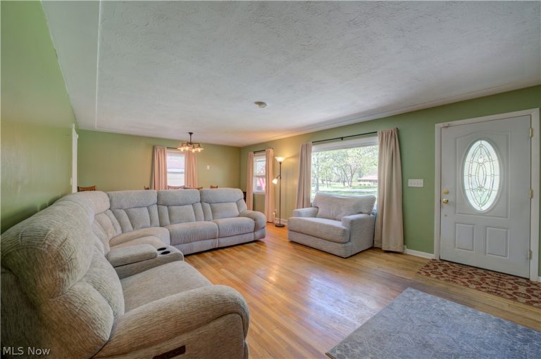 2015 Wallace Lane, Lorain, OH - Photo 5