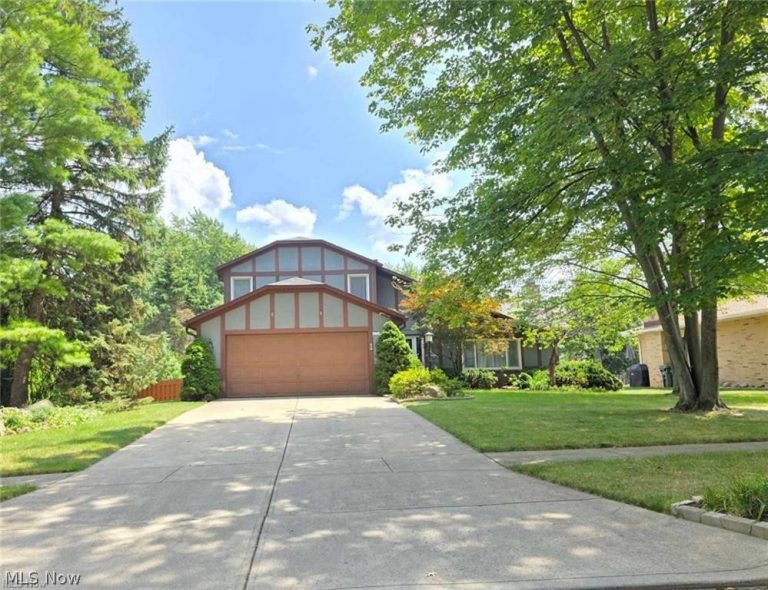 6771 Wood Creek Drive, Middleburg Heights, OH, 44130