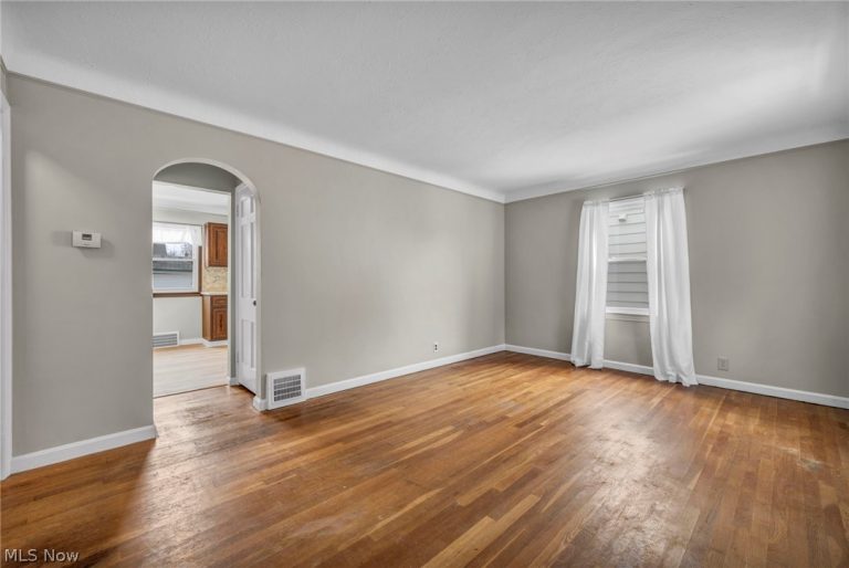 21601 Gardenview Drive, Maple Heights, OH - Photo 3