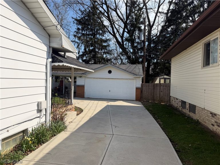10272 North Church Drive, Parma Heights, OH - Photo 2