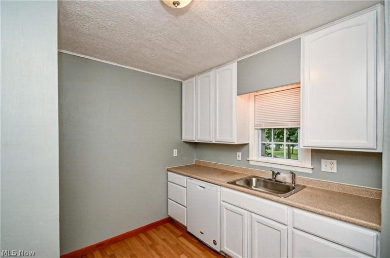 1699 Sunset Avenue, Akron, OH - Photo 8