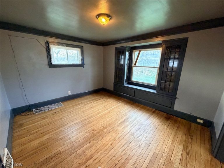 5328 Vine Street, Maple Heights, OH - Photo 8