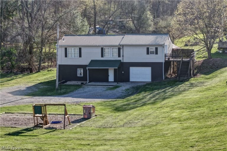 4747 Indian Hill Road, Uhrichsville, OH - Photo 2