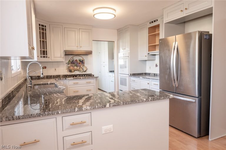 25510 Bryden Road, Beachwood, OH - Photo 5