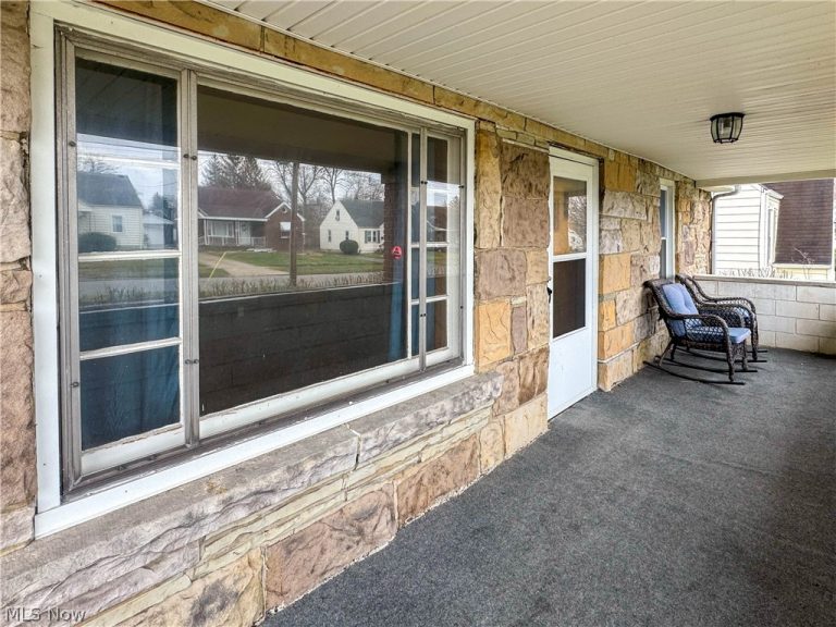 165 Piccadilly Street, Campbell, OH - Photo 4
