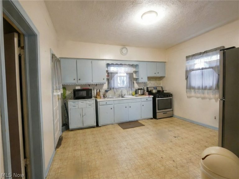 307 Glenwood Avenue, Akron, OH - Photo 4