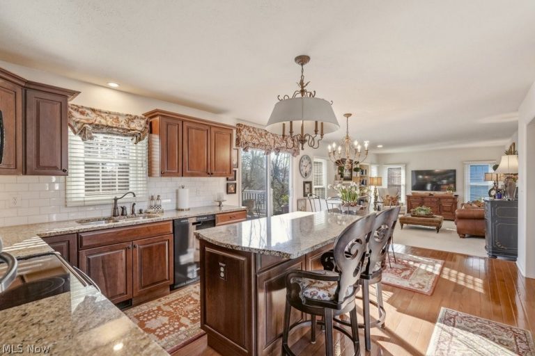 9943 Brookhill Circle, Twinsburg, OH - Photo 8