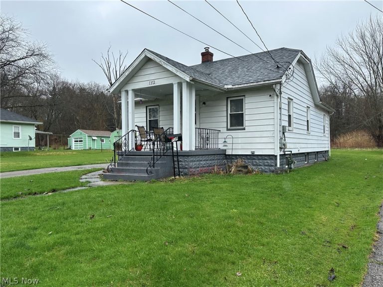 1312 Hamlin Drive, Ashtabula, OH - Photo 2