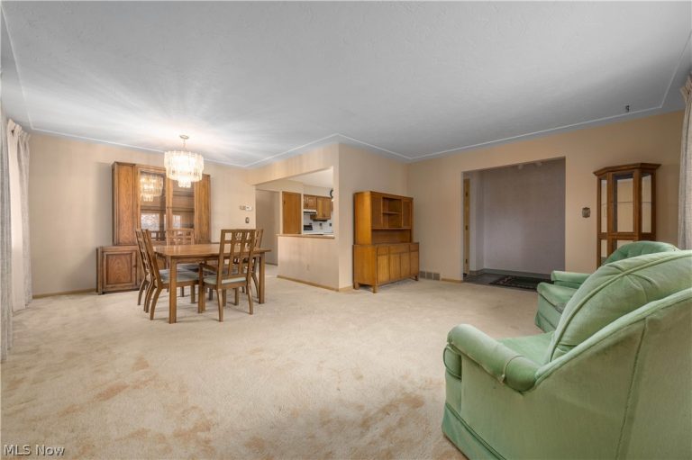 7408 Wake Robin Drive, Parma, OH - Photo 8