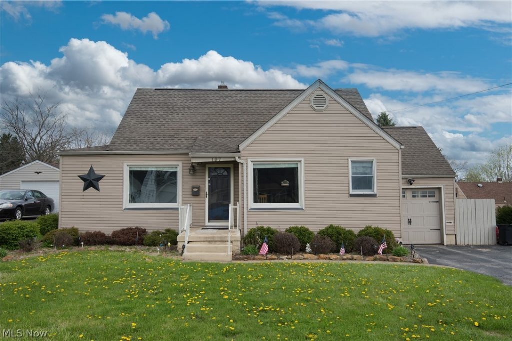 107 Renee Drive, Struthers, OH