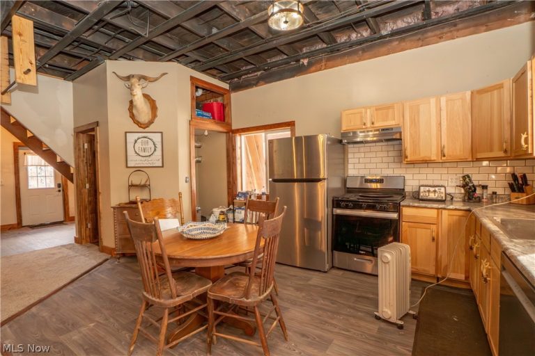 8178 Navarre Road, Massillon, OH - Photo 6