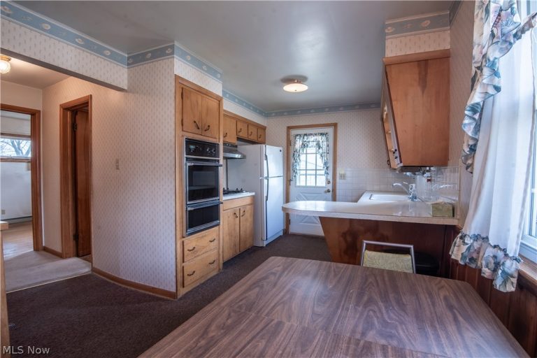 483 Hillman Road, Akron, OH - Photo 3