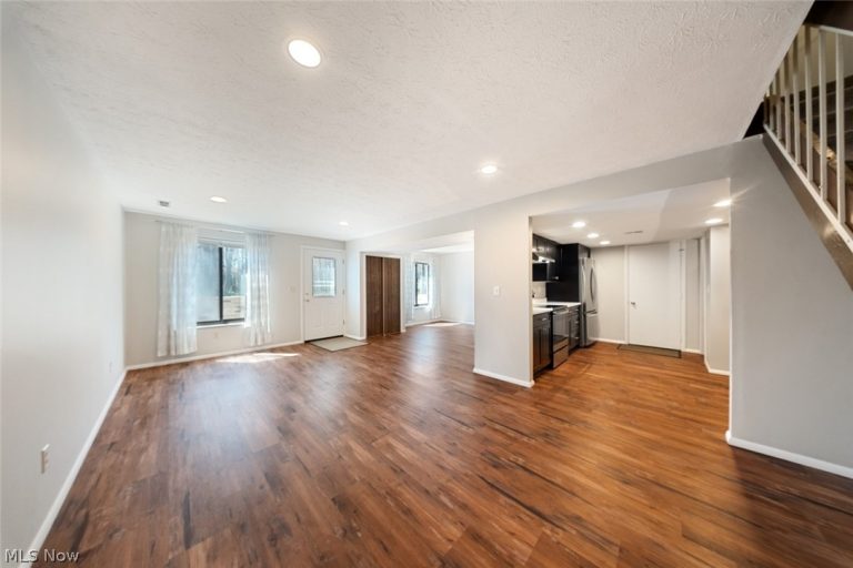 723 Tollis Parkway, Broadview Heights, OH - Photo 8