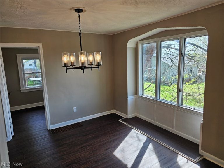 18 Youtz Avenue, Akron, OH - Photo 8