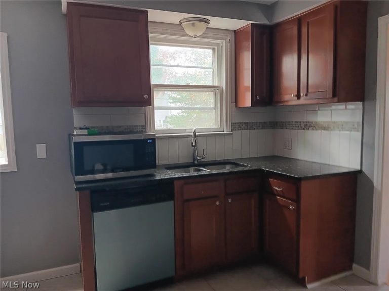 1362 Villa Drive, South Euclid, OH - Photo 4