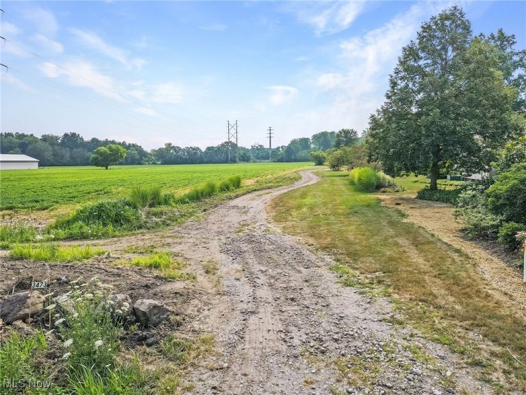 3473 Moon Road, Avon, OH - Photo 5