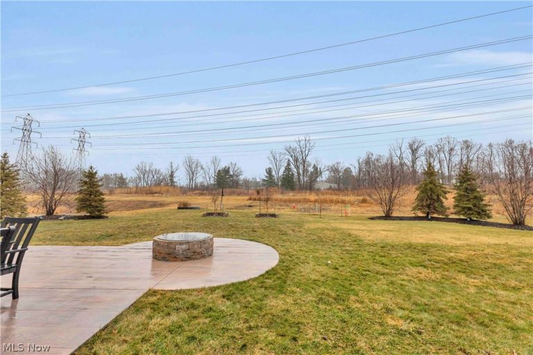 3147 Fairview Drive, Avon, OH - Photo 8