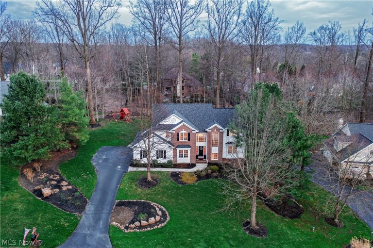 17431 Rambling Creek Trail, Chagrin Falls, OH - Photo 3